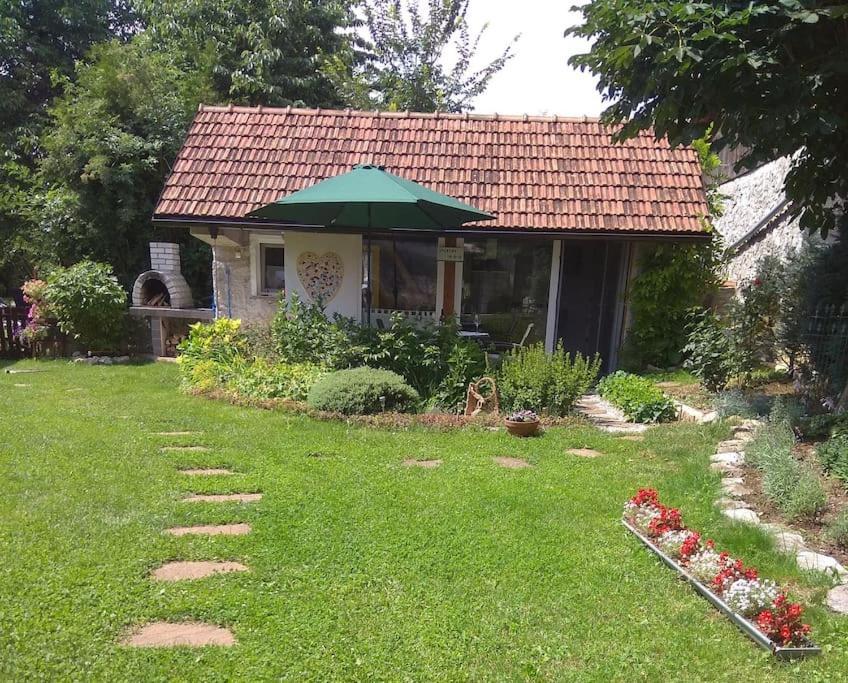 Tiny House With A Big Heart Villa โพสโตยนา ภายนอก รูปภาพ