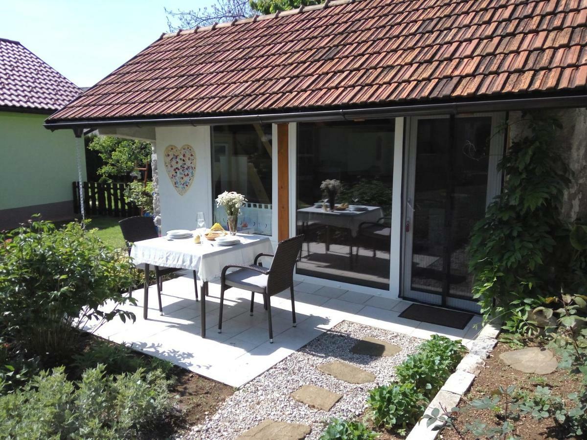 Tiny House With A Big Heart Villa โพสโตยนา ภายนอก รูปภาพ